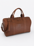 Weekender MM055 in Cognac – Seitenansicht mit verstellbarem Schultergurt